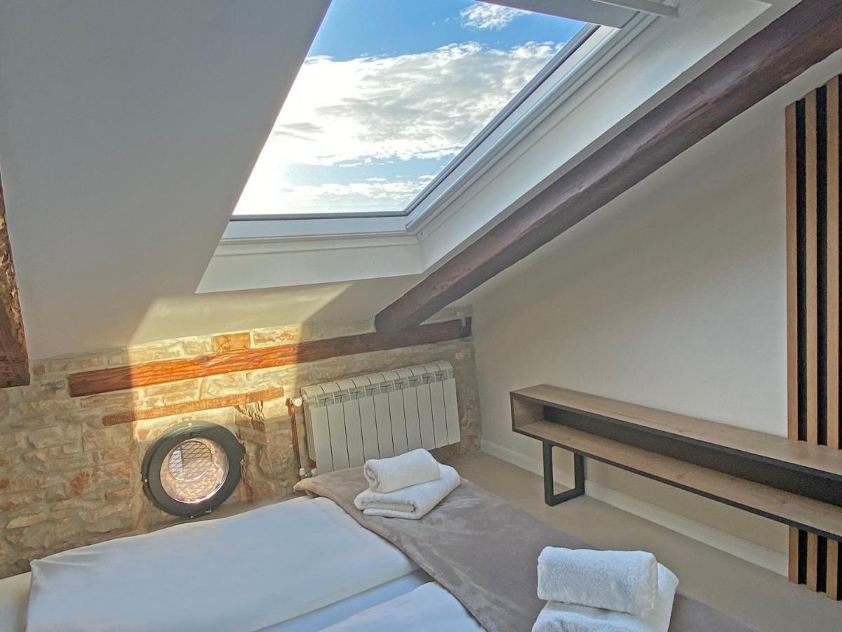 Castropola Views With Private Parking Apartment Exterior foto