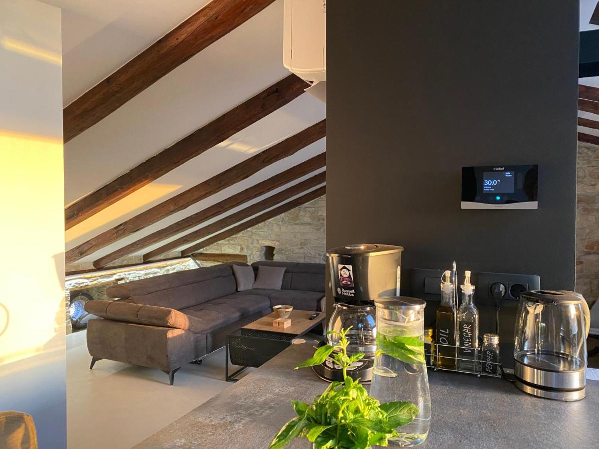 Castropola Views With Private Parking Apartment Exterior foto