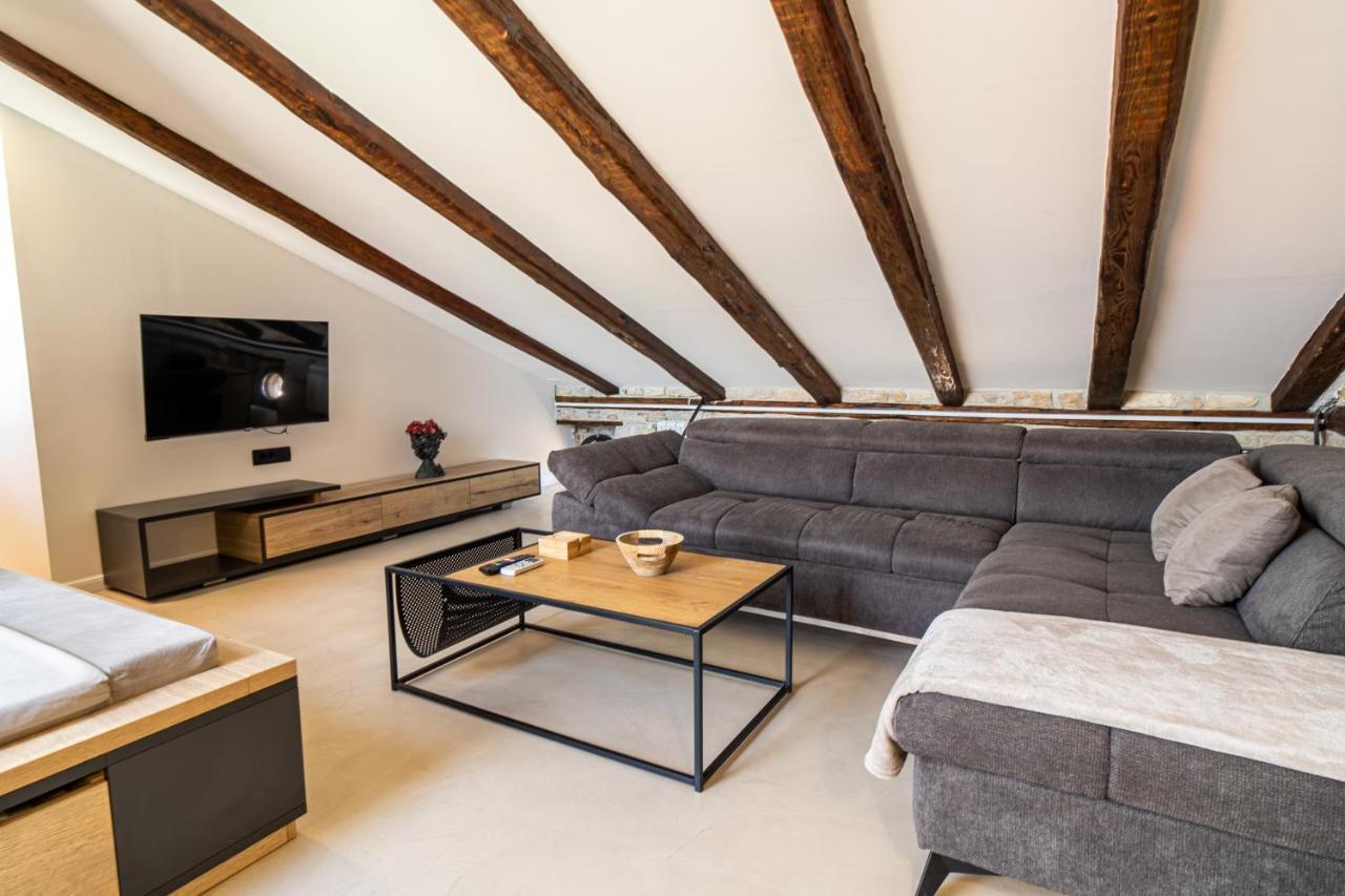 Castropola Views With Private Parking Apartment Exterior foto