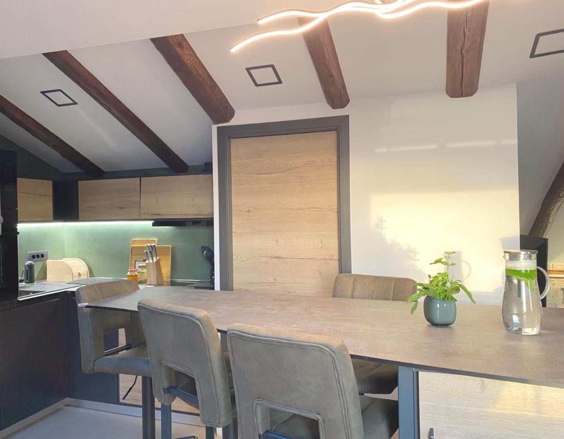 Castropola Views With Private Parking Apartment Exterior foto